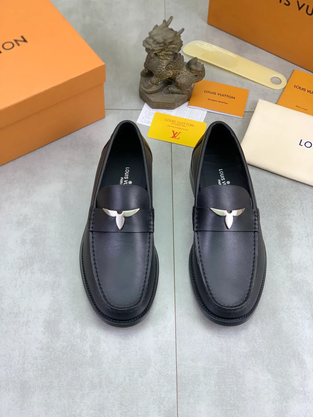 Men's men's shoes 💰P542 New style 💶[LOUIS VUITTON] Water-dyed Niuli Original order New style 🍀LV Louis Vuitton *——Top version of LV classic leather shoes! Made of imported original calfskin, original leather side strips and wear-resistant high-end rubber outsole! High quality products! Color: 3️⃣optional Size: 38-44 (45 customized)